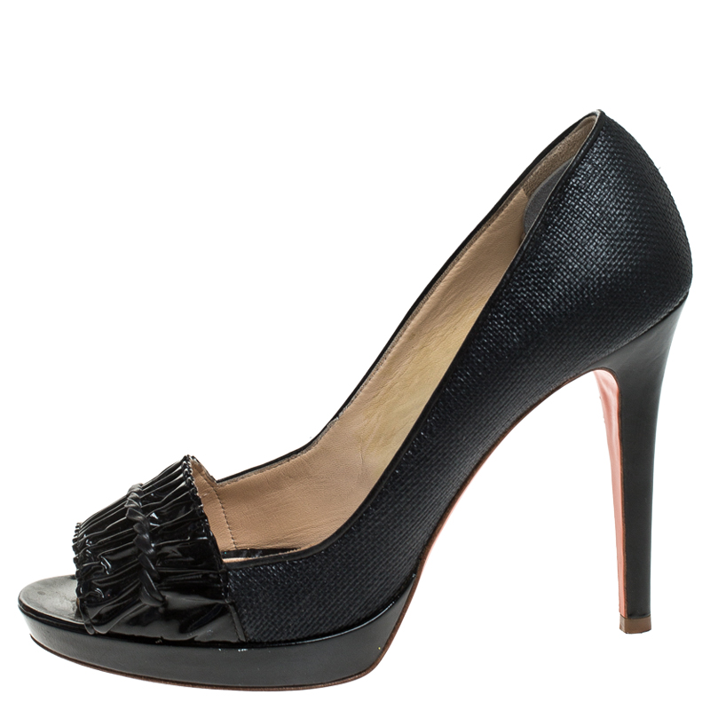 

Versace Black Leather And Raffia Peep Toe Pumps Size