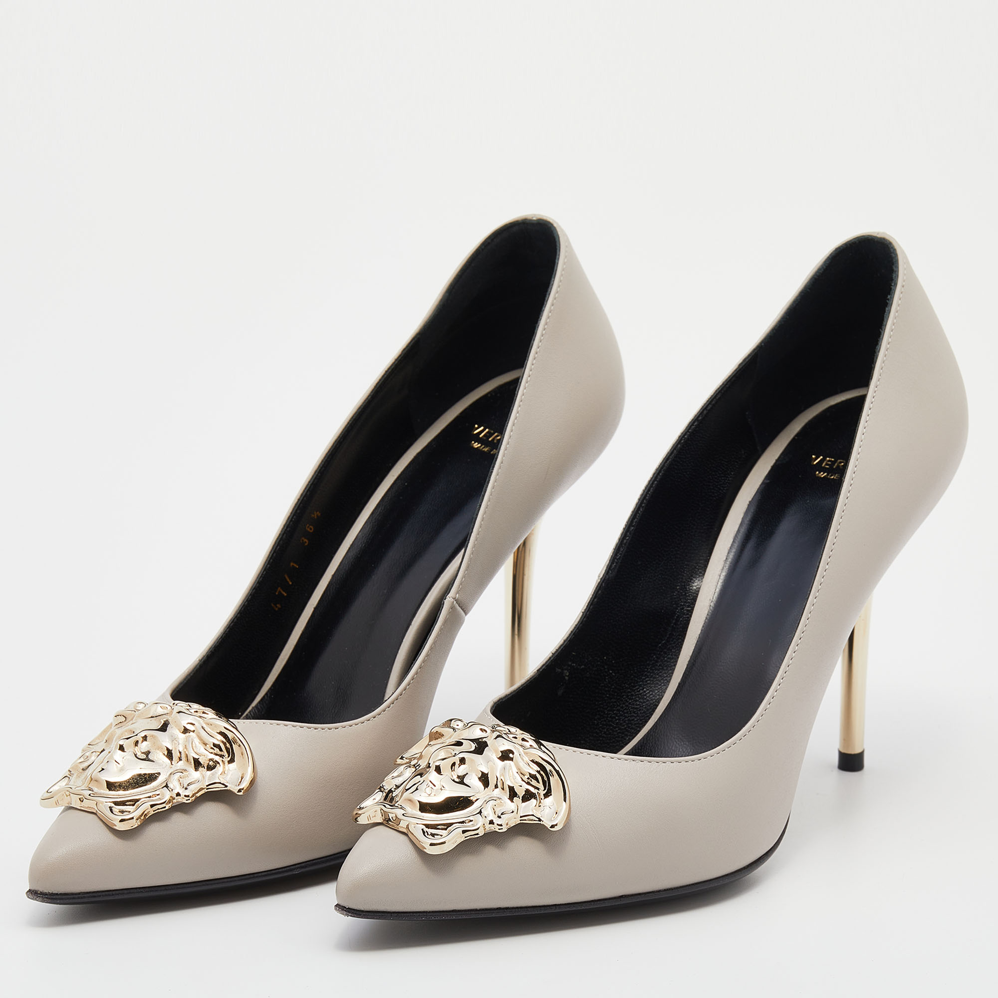 

Versace Grey Leather Medusa Pointed Toe Pumps Size