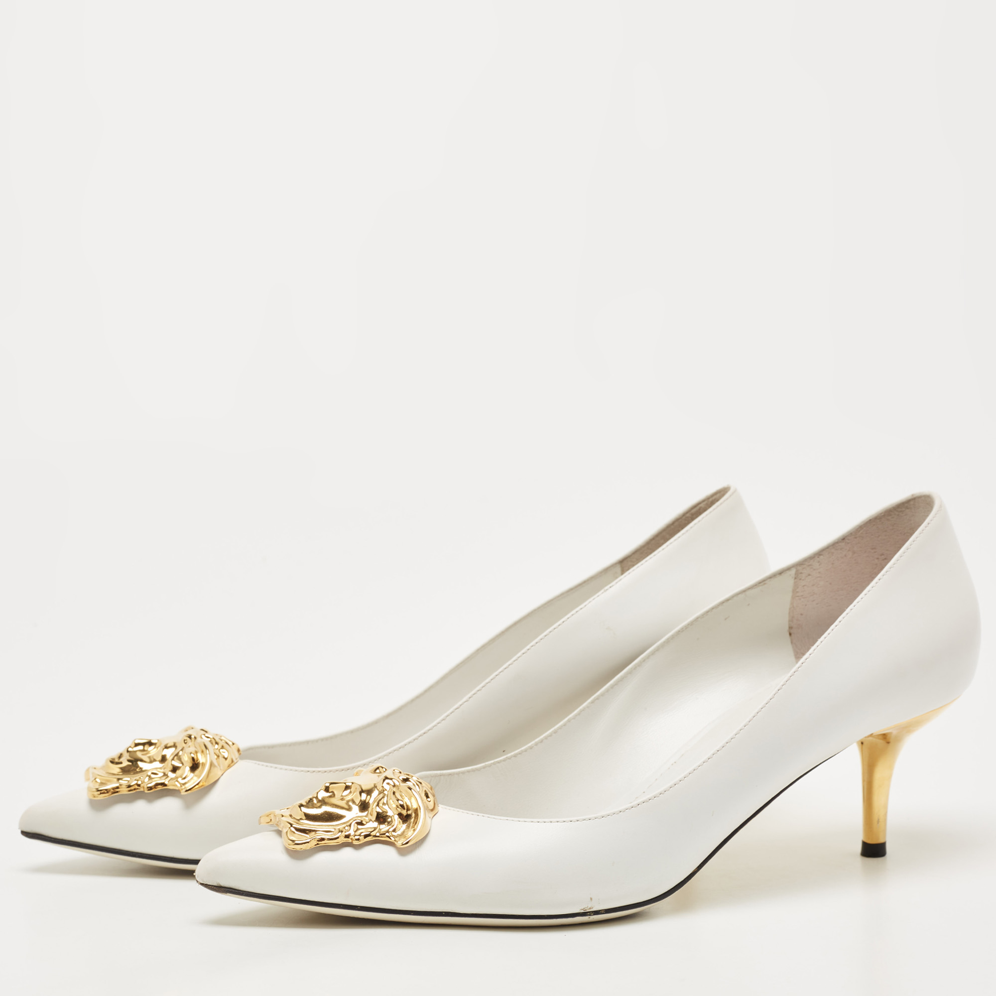 

Versace White Leather Medusa Pointed Toe Pumps Size