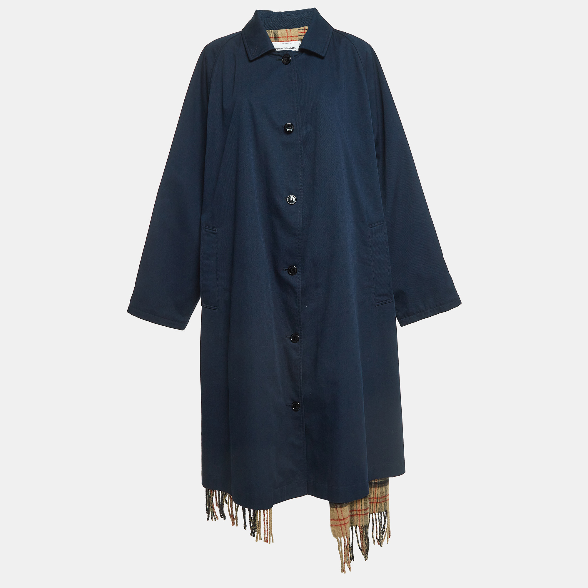 The Vetements trench coat is a sophisticated outerwear piece seamlessly blending style and functionality. Crafted from high quality gabardine it features a unique integrated scarf detail adding a touch of avant garde flair to the classic trench coat design.