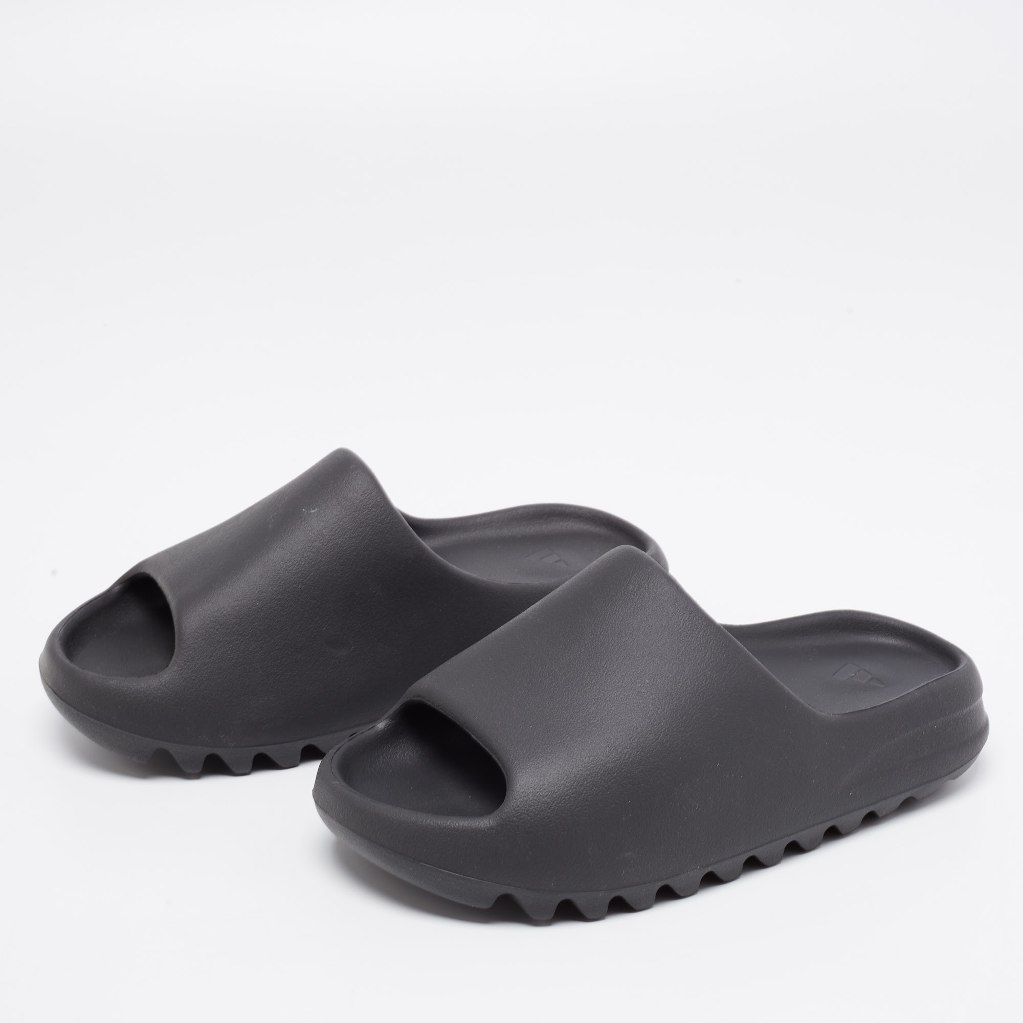 

Yeezy x Adidas Black Rubber Onyx Flat Slides Size