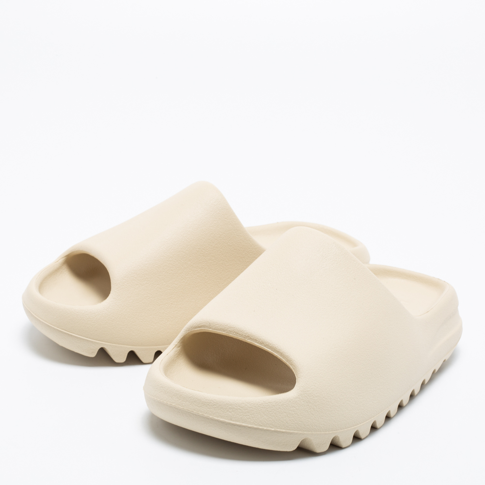 

Yeezy x Adidas Beige Rubber Bone Flat Slides Size