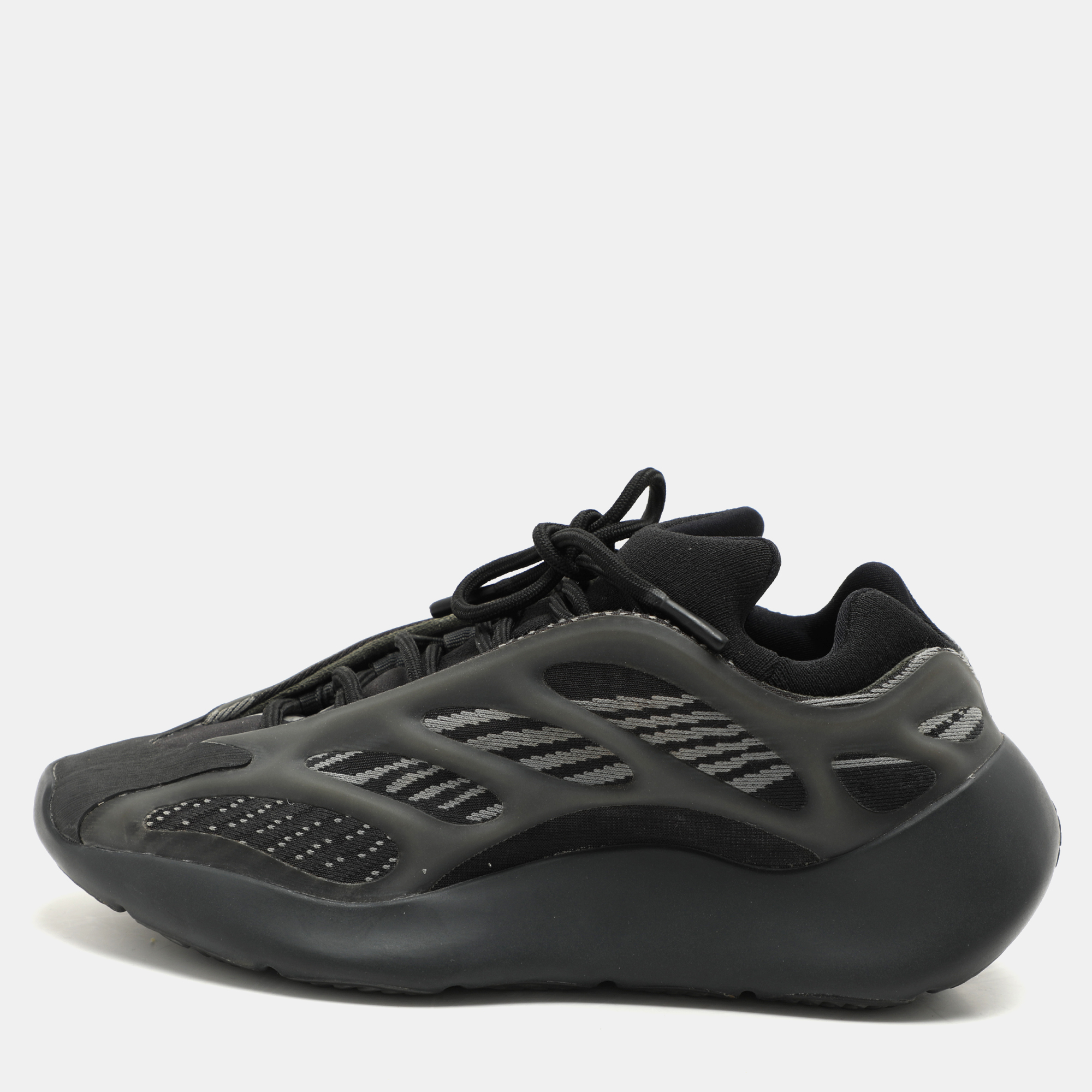 

Yeezy x Adidas Black Mesh and Polyurethane Yeezy 700 V3 "Alvah" Low Top Sneakers Size 38