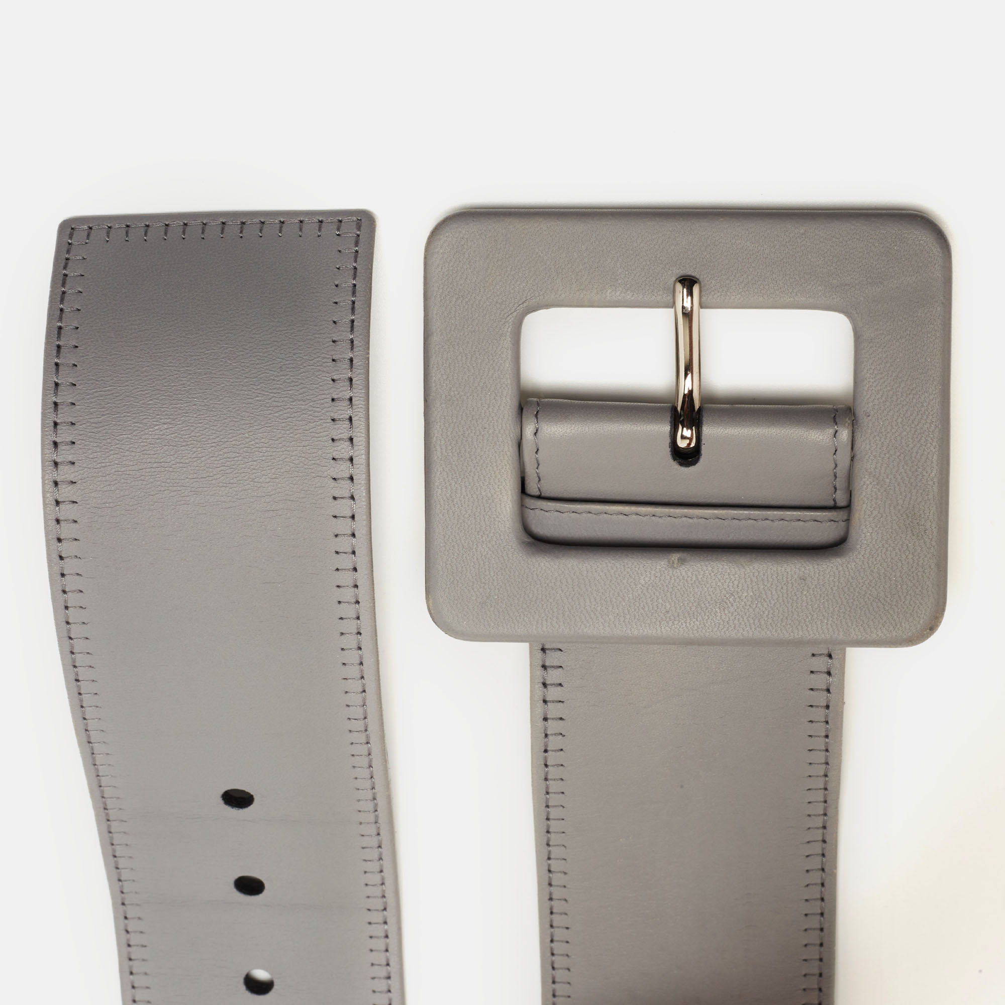 

Yves Saint Laurent Grey Leather Classic Wide Buckle Belt