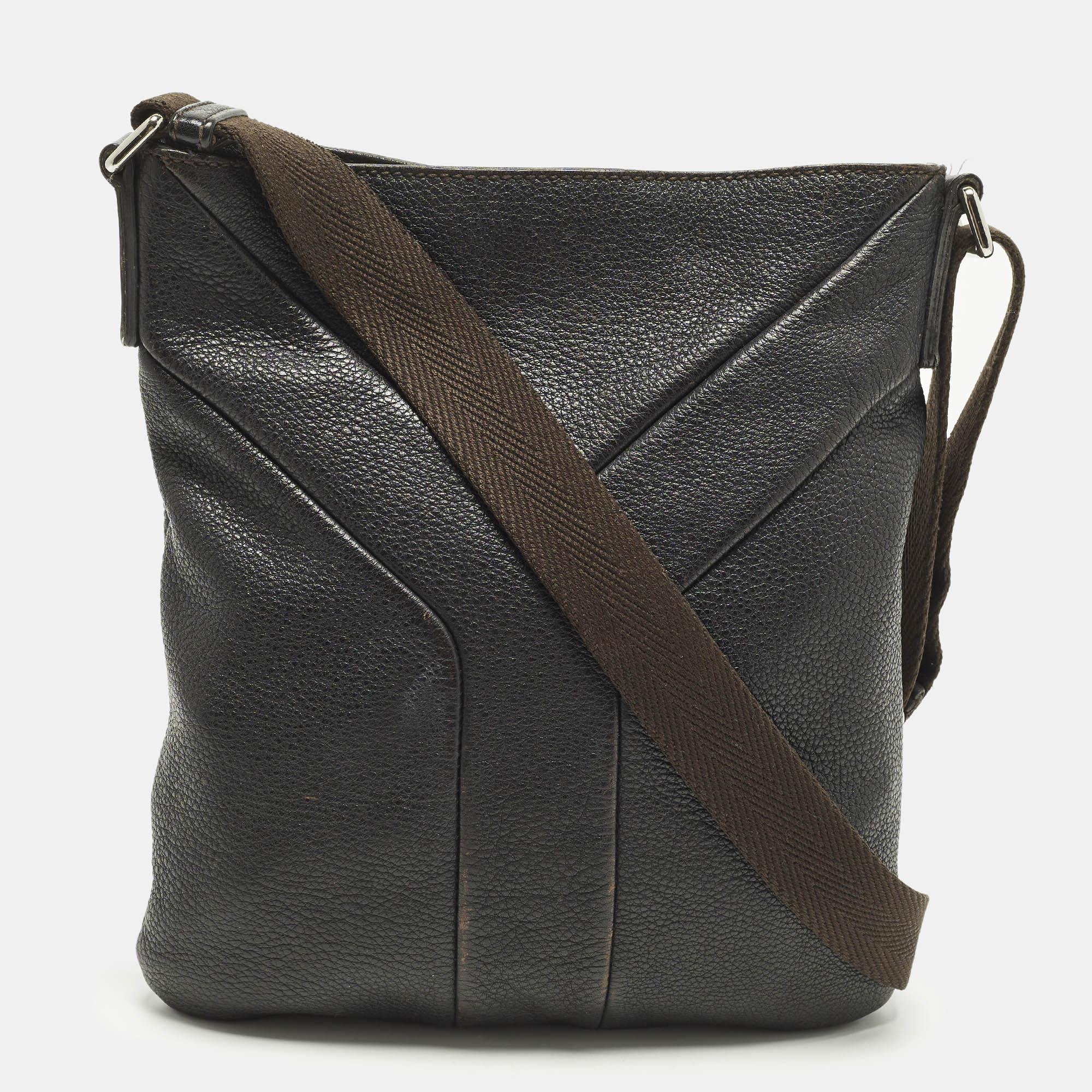 

Yves Saint Laurent Black Leather Messenger Bag