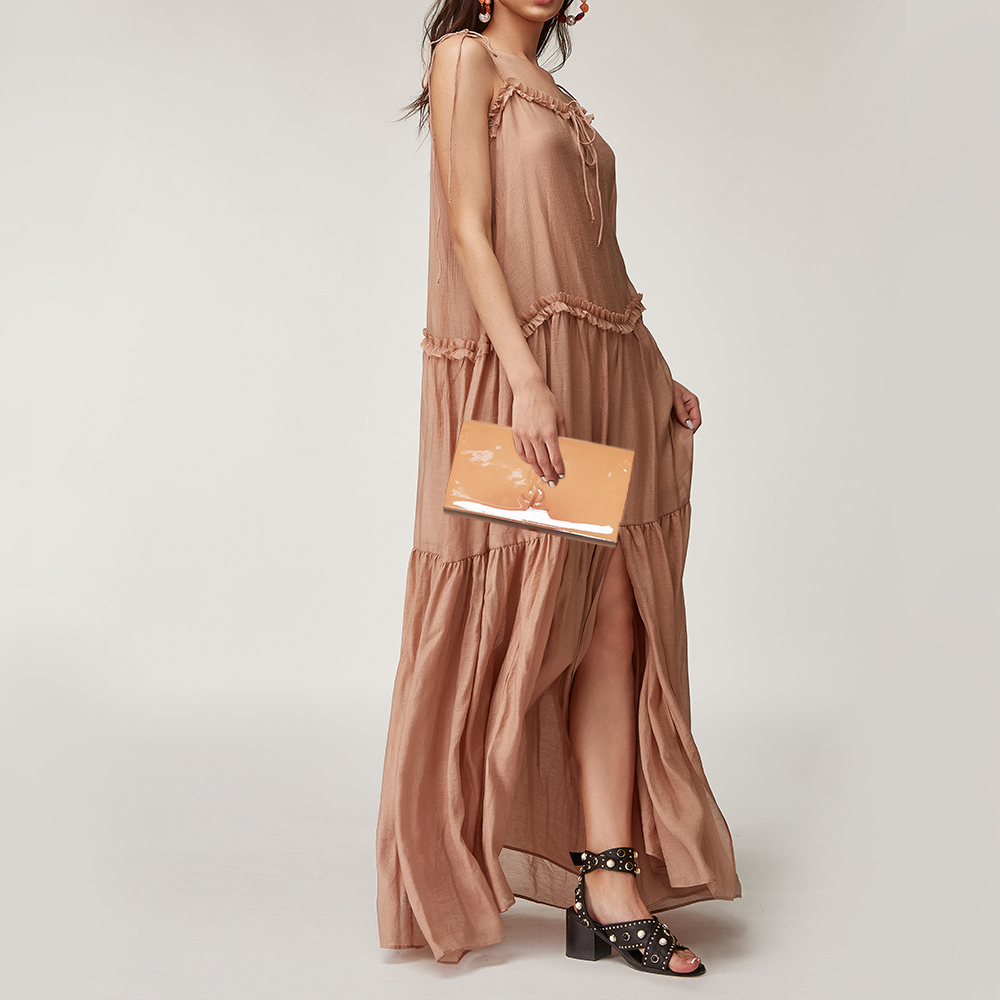 

Yves Saint Laurent Beige Patent Leather Belle De Jour Clutch