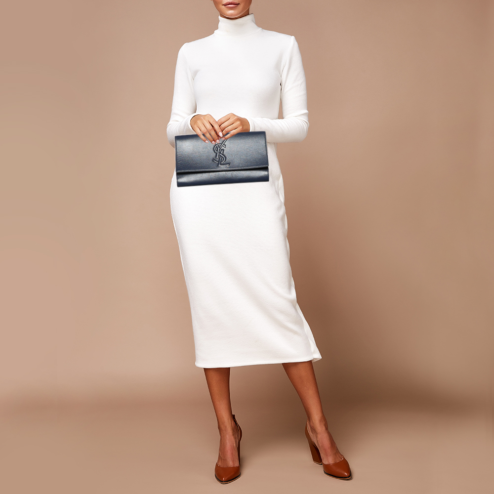 

Yves Saint Laurent Navy Blue Leather Belle De Jour Flap Clutch