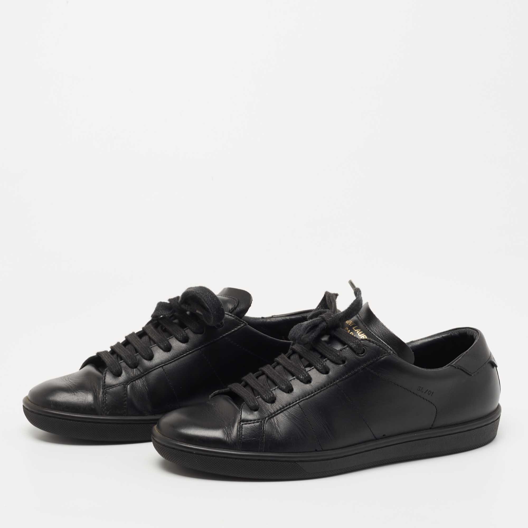 

Yves Saint Laurent Black Leather Low Top Sneakers Size