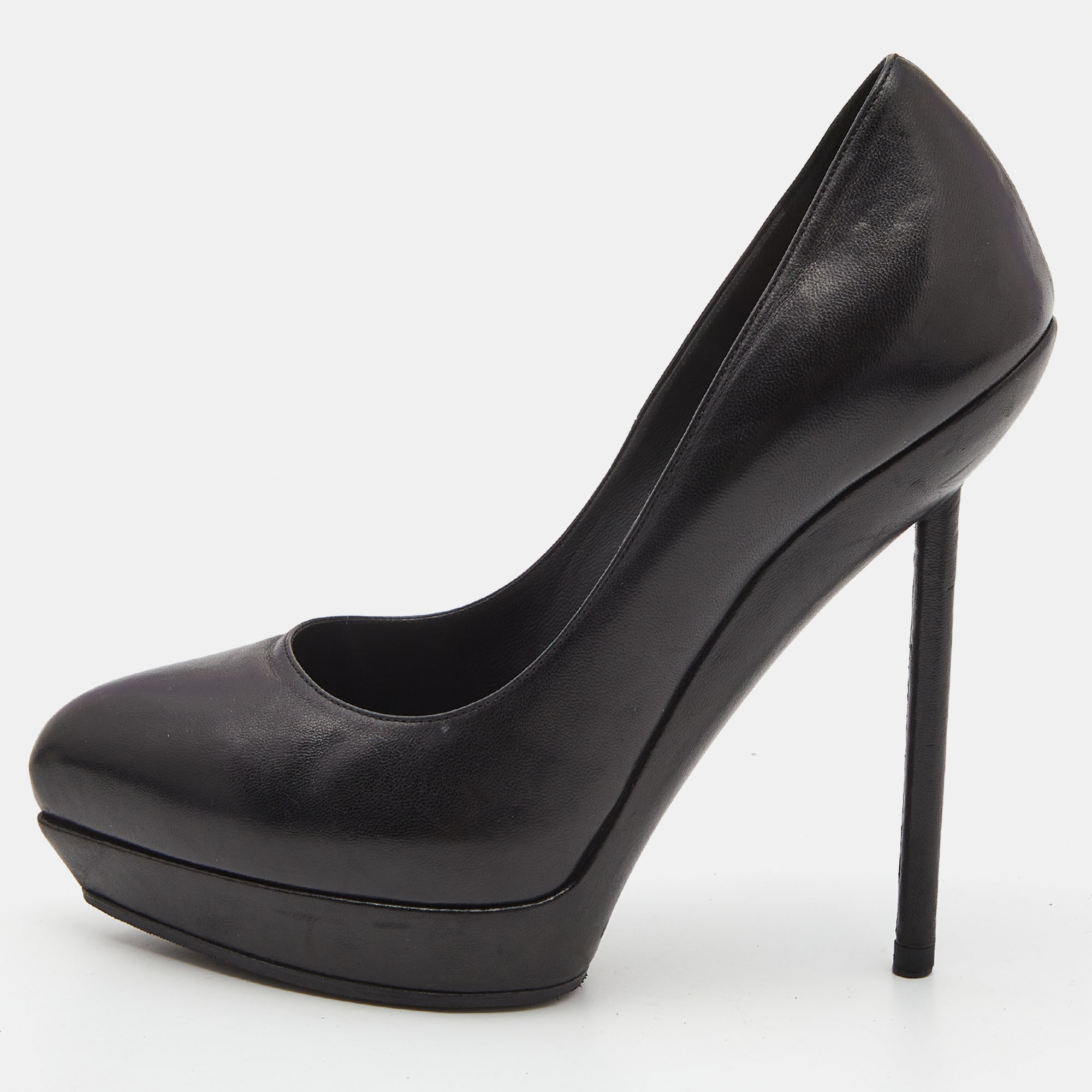 The fashion house's tradition of excellence coupled with modern design sensibilities works to make these YSL platform pumps a fabulous choice. Theyll help you deliver a chic look with ease.